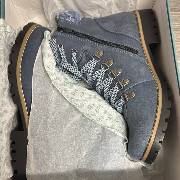 Cliffs by White Mountain Women's Prized Lace-Up Hiker Booties - Picture 2 of 6